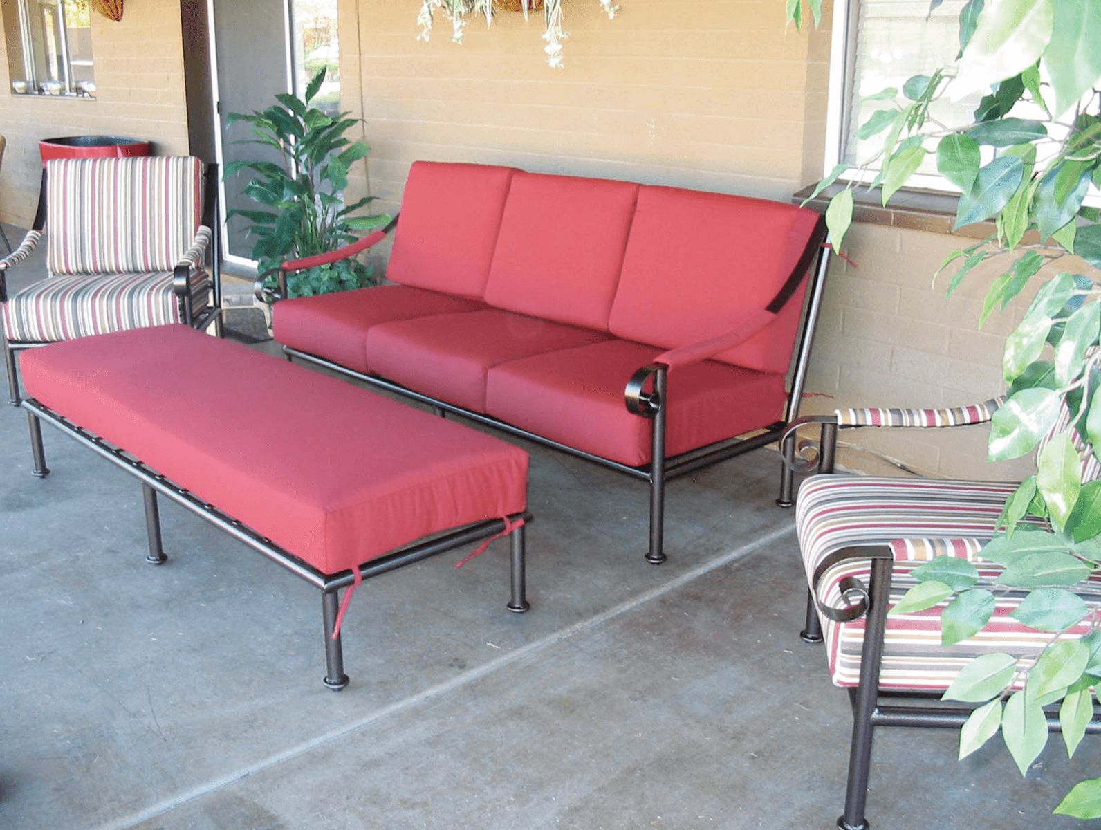 red-furniture-set